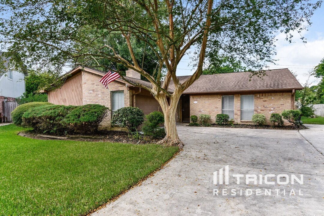 7022 Sandy Knolls Dr in Spring, TX - Building Photo