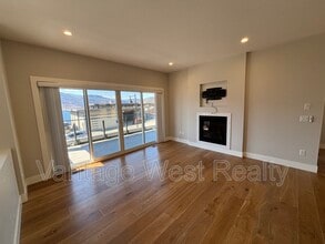 3411 Water Birch Cir in Kelowna, BC - Building Photo - Building Photo