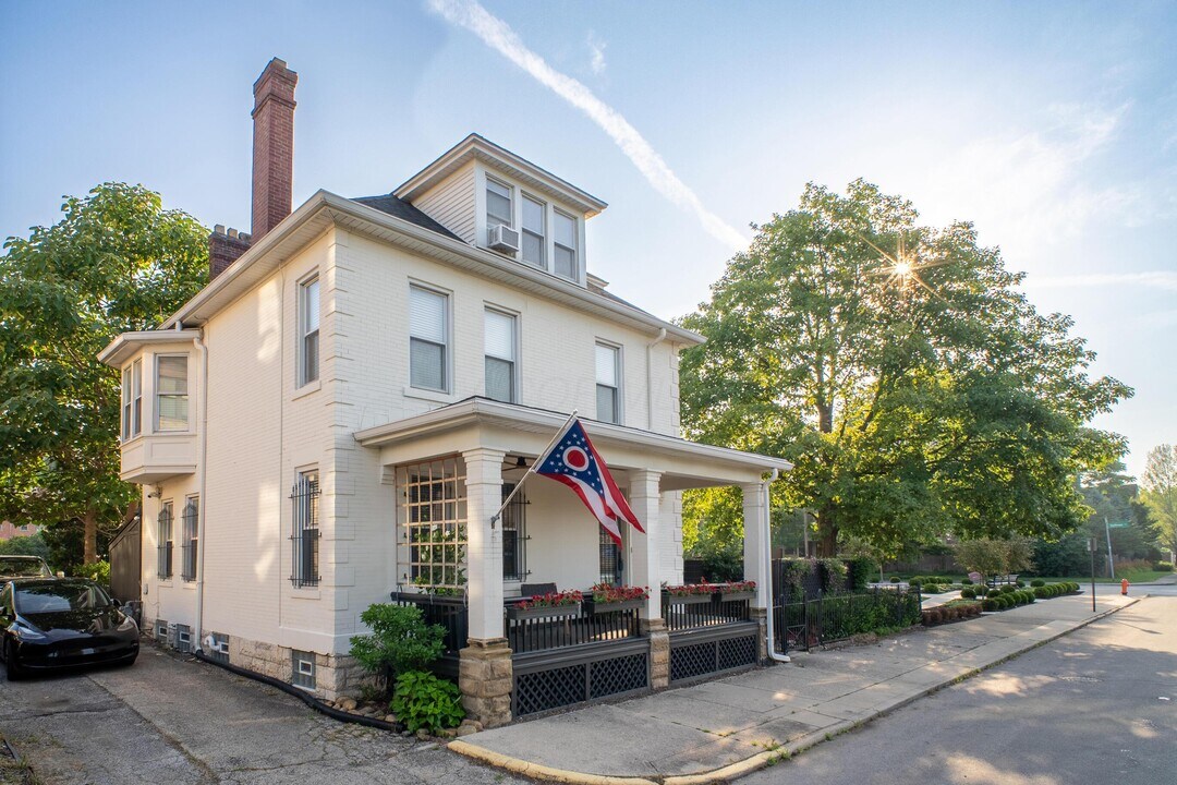 946 Oak St in Columbus, OH - Building Photo