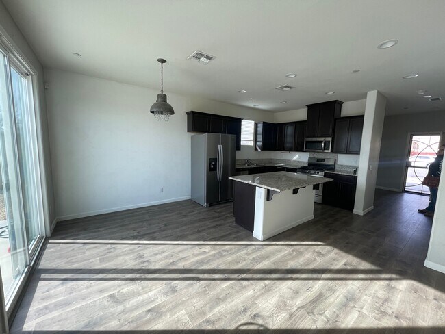 9806 Fire Island Dr in Bakersfield, CA - Building Photo - Building Photo