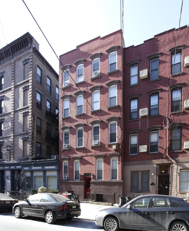 106 Willow Ave in Hoboken, NJ - Building Photo - Building Photo