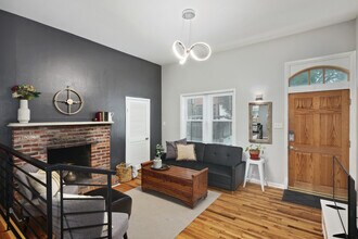 516 S 13th St, Unit 1 in Philadelphia, PA - Building Photo - Building Photo