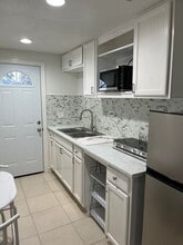 16102 Foxfire Dr in Tampa, FL - Building Photo - Building Photo