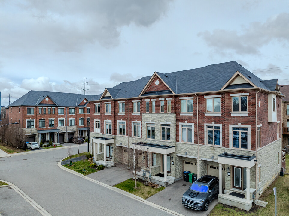 Ladycroft Terrace Townhomes in Mississauga, ON - Building Photo