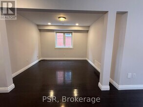 5510 Red Brush Dr in Mississauga, ON - Building Photo - Building Photo