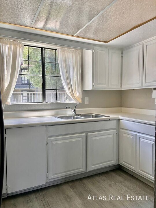15402 N 28th St in Phoenix, AZ - Foto de edificio