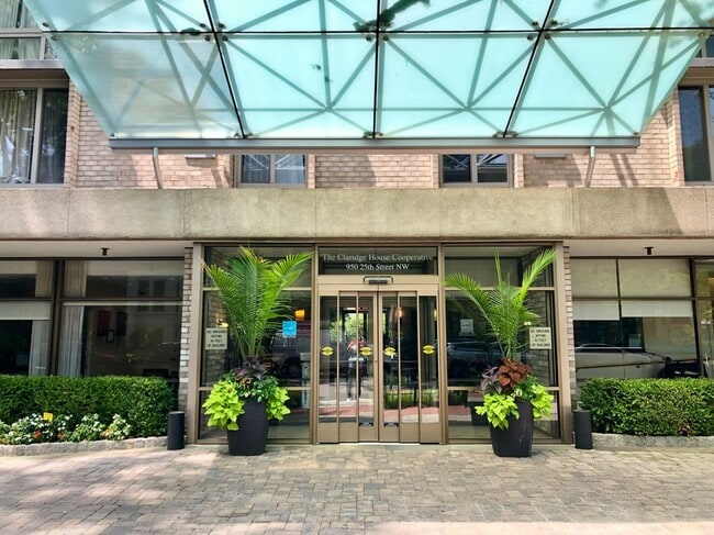 950 25th St NW in Washington, DC - Building Photo - Building Photo