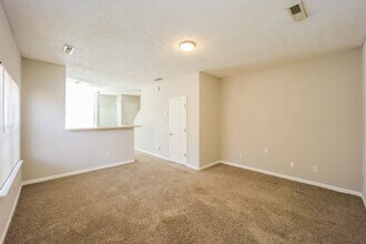 6055 Camden Forrest Dr in Riverdale, GA - Building Photo - Building Photo