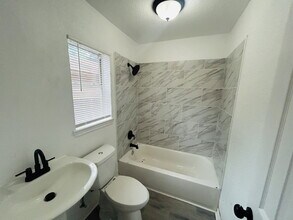 136 Persyn St in San Antonio, TX - Building Photo - Building Photo