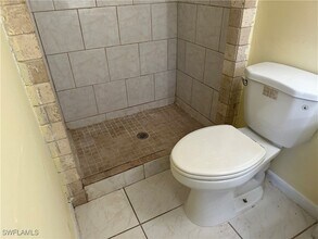 8 Roanoke Dr in Ft. Myers, FL - Building Photo - Building Photo