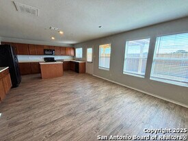 7902 Oakwood Pines in San Antonio, TX - Building Photo