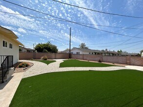 1116 N Center St in Orange, CA - Building Photo - Building Photo