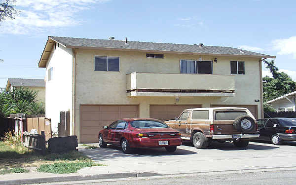 205 D St in Waterford, CA - Building Photo