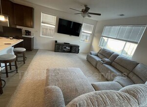 1060 Lyonia Cir in Galt, CA - Building Photo - Building Photo