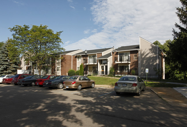 Foxfire Apartments in Jackson, MI - Foto de edificio - Building Photo