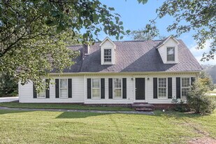 529 Valleyview Dr in Winder, GA - Building Photo