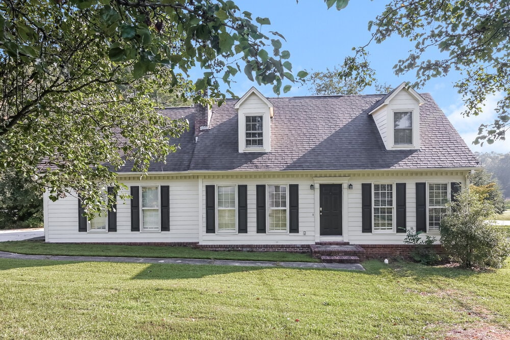 529 Valleyview Dr in Winder, GA - Building Photo