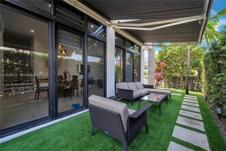 8279 NW 43rd St in Doral, FL - Building Photo - Building Photo