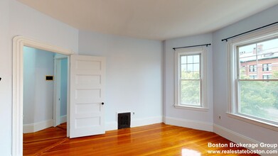 789 Columbia Rd, Unit 3 in Boston, MA - Foto de edificio - Building Photo