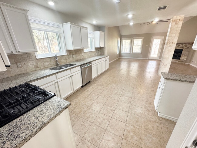 5042 Cleves St in Round Rock, TX - Building Photo - Building Photo