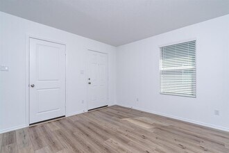716 Commander Abbott Dr in Jarrell, TX - Building Photo - Building Photo