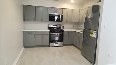 7028 Lark Pl in Philadelphia, PA - Building Photo - Building Photo