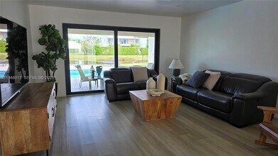 16653 Golfview Dr in Weston, FL - Building Photo - Building Photo