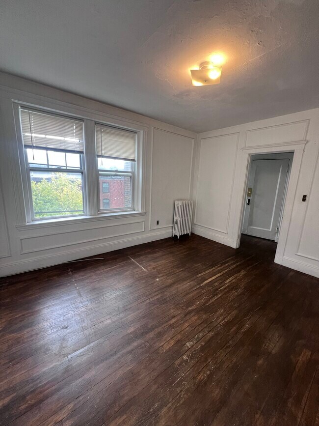 15 Dwight St, Unit 4 in Brookline, MA - Foto de edificio - Building Photo
