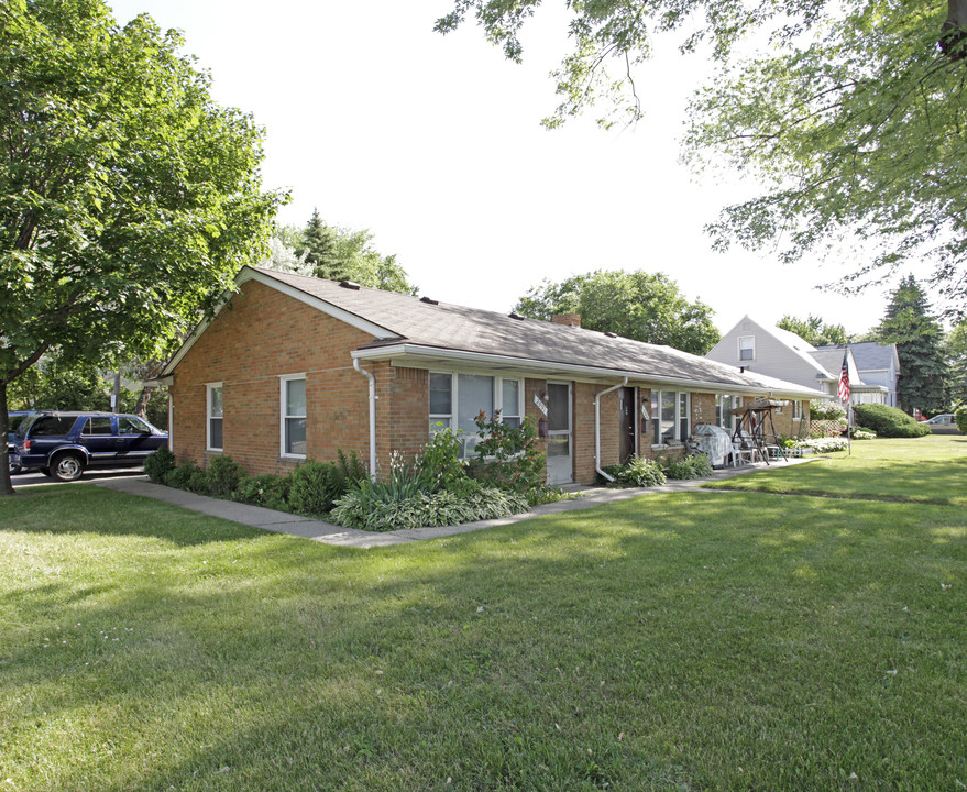 2001-2011 E 11 Mile Rd in Royal Oak, MI - Foto de edificio