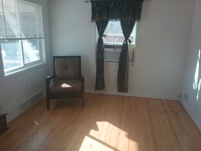 985 N Oakland St in Aurora, CO - Foto de edificio - Building Photo