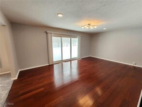 6960 Carriage Hill Dr in Brecksville, OH - Building Photo - Building Photo