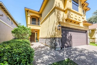9813 Sandhill Dr in Laredo, TX - Building Photo - Building Photo