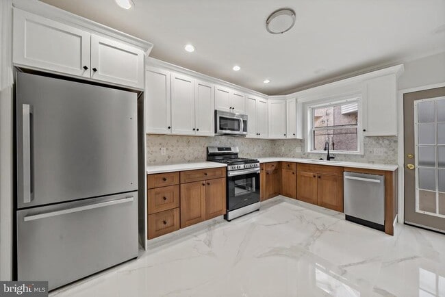 property at 2630 S Rosewood St