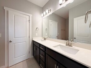 6623 Perry Creek Rd in Raleigh, NC - Building Photo - Building Photo