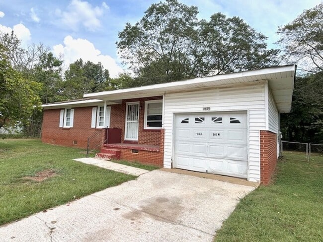 2729 Oaktree Ln NW in Huntsville, AL - Building Photo - Building Photo