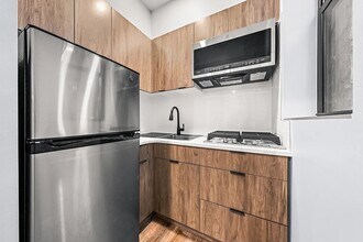 453 W 48th St in New York, NY - Building Photo - Building Photo