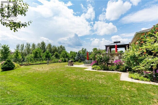 13 Commonwealth Rd in Barrie, ON - Building Photo - Building Photo