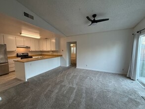 3049 Funston Dr in Sacramento, CA - Building Photo - Building Photo