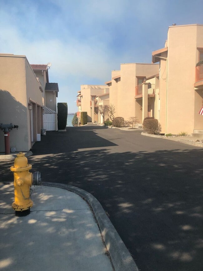 2812 W Marina Dr in Moses Lake, WA - Building Photo - Building Photo