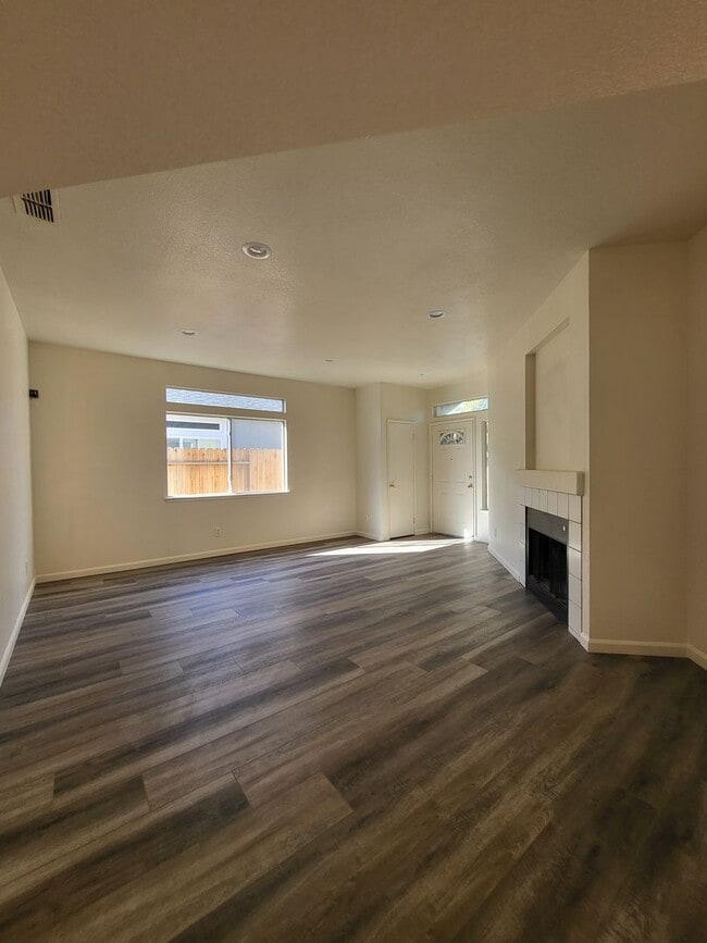 7737 Southland Way in Sacramento, CA - Building Photo - Building Photo