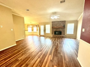 904 Snow Mass Dr in Hewitt, TX - Building Photo - Building Photo