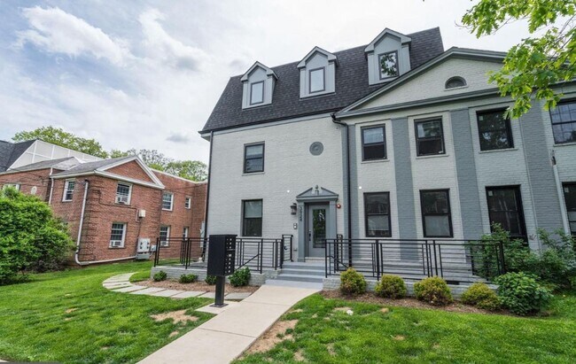 property at 3924 W St NW