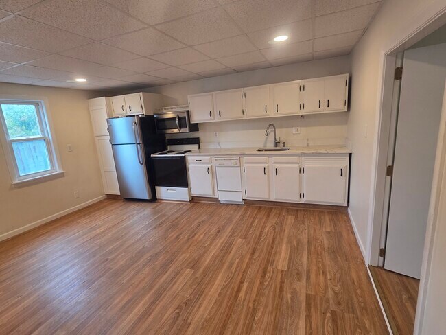 1 Railroad Ave, Unit Apt1 1st Floor in Wakefield, MA - Building Photo - Building Photo