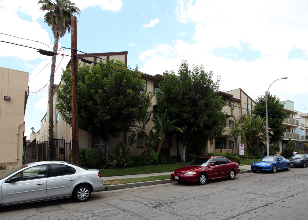 Lanark Apartments in Canoga Park, CA - Building Photo