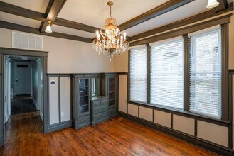 836 N Maplewood Ave, Unit Apt 2 in Chicago, IL - Building Photo - Building Photo