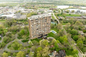 1000 Urlin Ave in Grandview Heights, OH - Building Photo - Building Photo