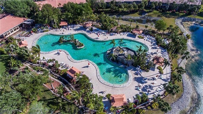 2462 Hidden Lake Dr in Naples, FL - Building Photo - Building Photo