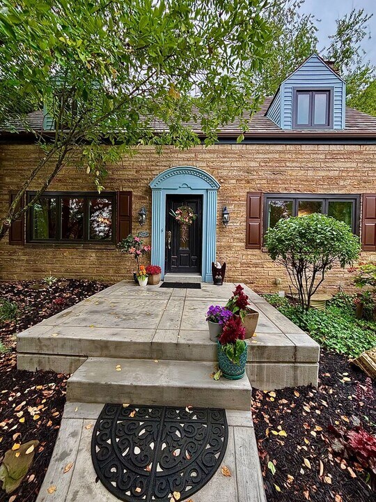 33 Woodland Dr in Pittsburgh, PA - Building Photo