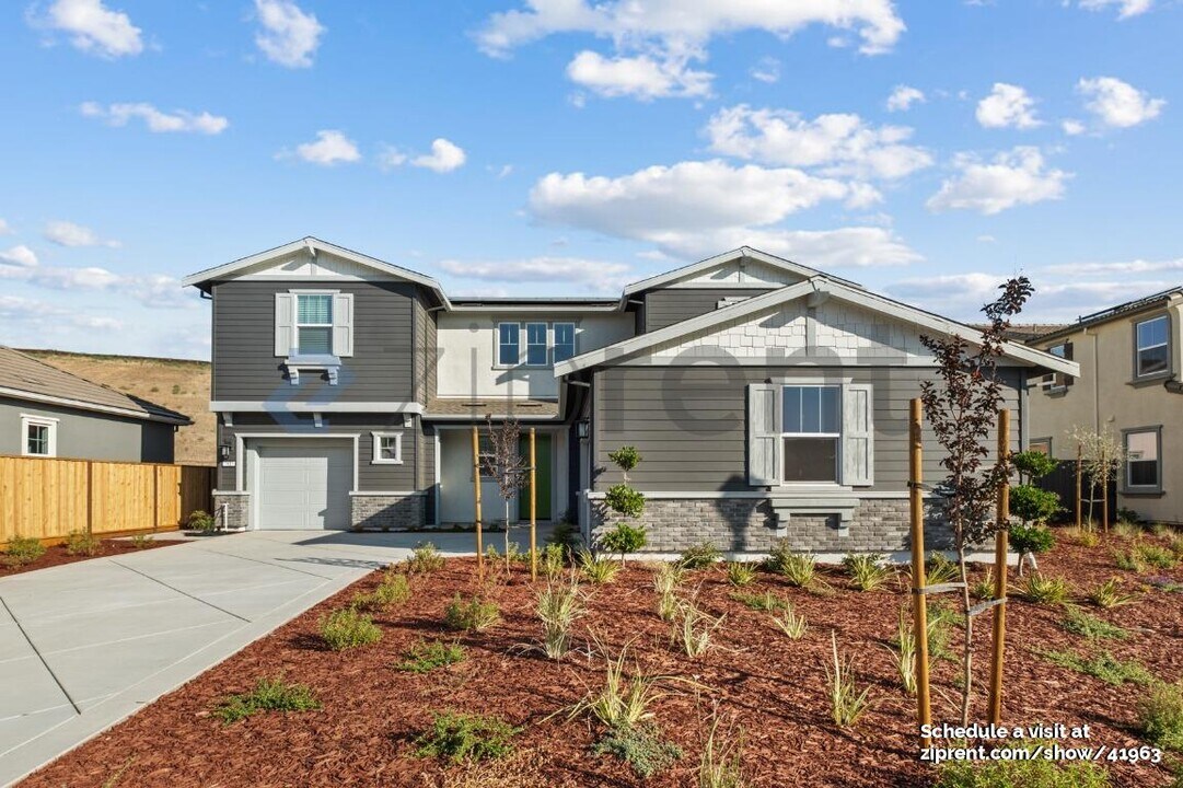7813 Lamplight Ct in Tracy, CA - Building Photo