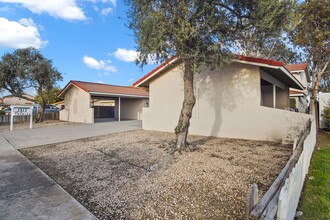 1517 Racquet Club Dr in Los Banos, CA - Building Photo - Building Photo